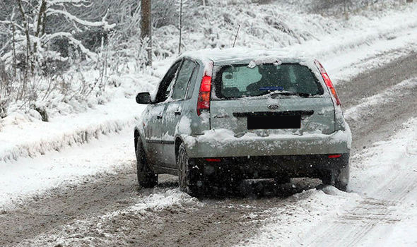 voiture dérapage neige